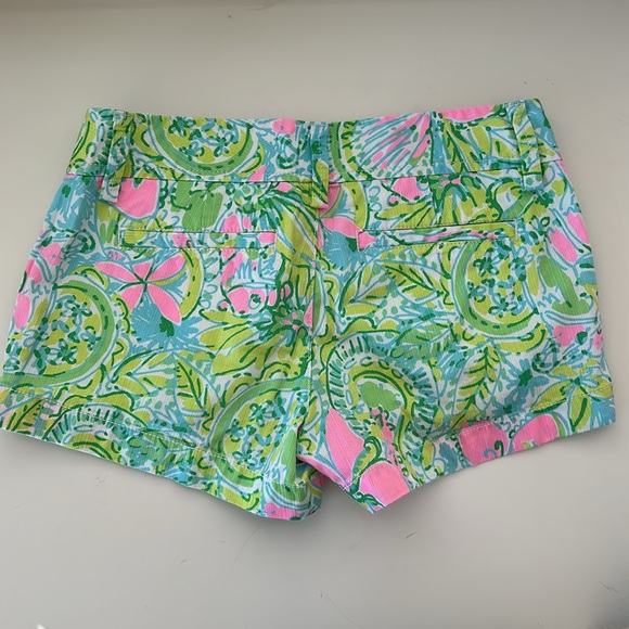 Lilly Pulitzer Walsh short.  Gently worn.  Size 00, 3” inseam - Picture 2 of 2